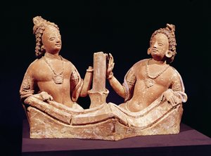 اثنان نجا ، من فوندوكستان (الطين) بواسطة المدرسة الأفغانية